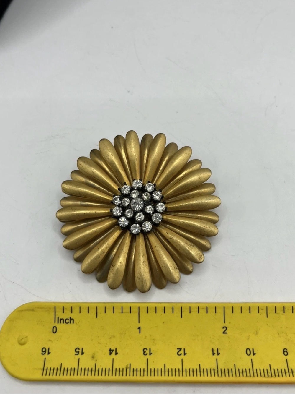 Vintage Enamel Gold Tone Flower Prong Set Rhinestone Brooch - Picture 3 of 7